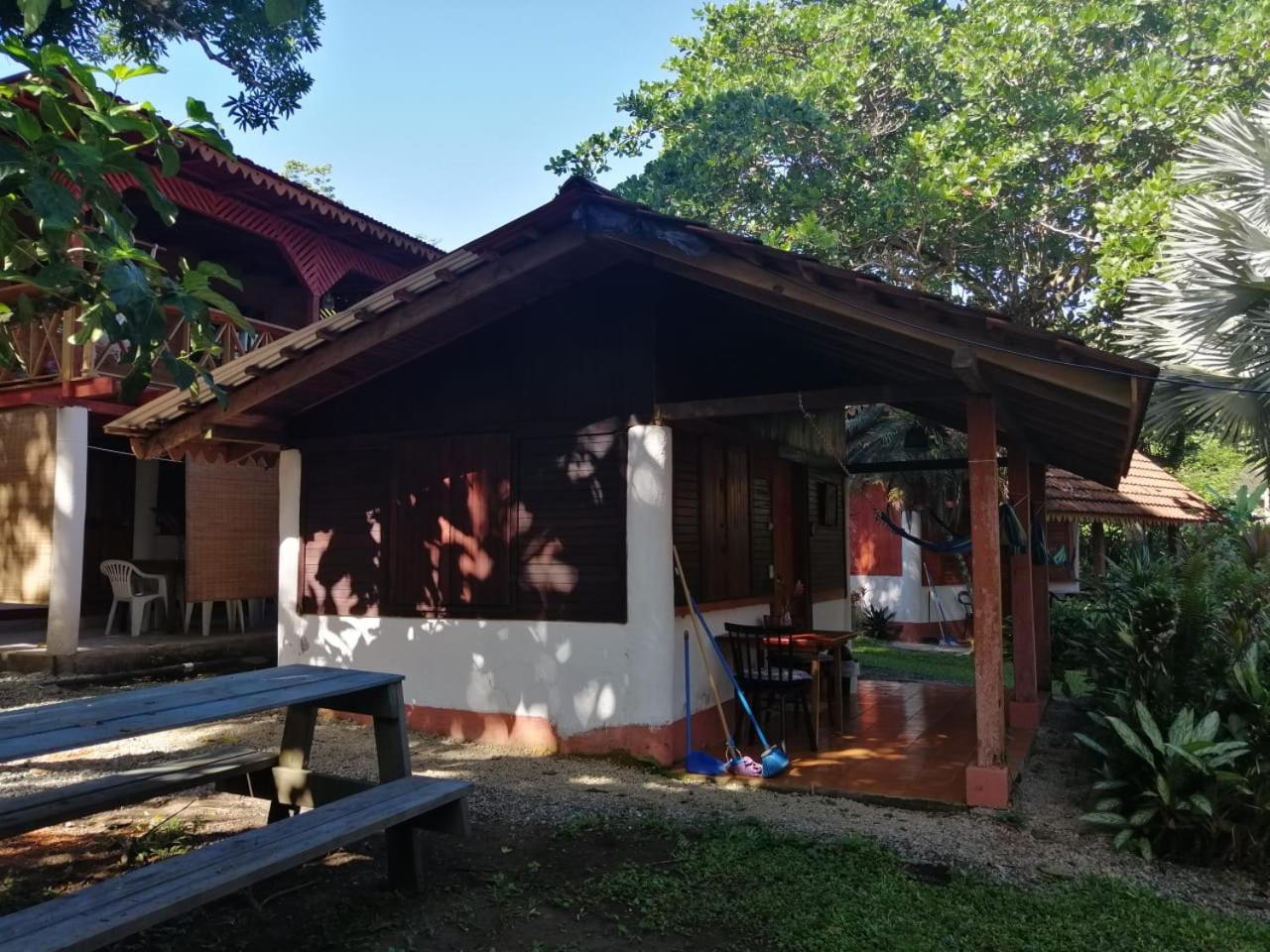 Chalet Y Cabinas Hibiscus Cahuita Ngoại thất bức ảnh
